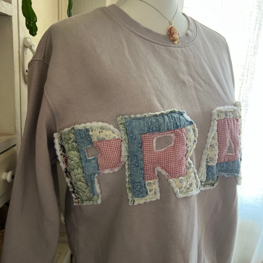 Upcycled antique quilt sweatshirt “PRAY” gray size small - Picture 2 of 3